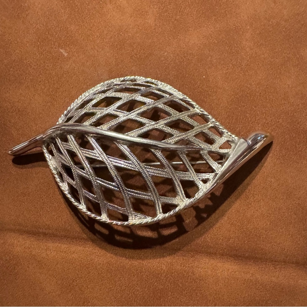 Vintage Sarah Coventry Silver Tone Leaf Brooch